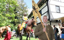 Unvergesslich war das Schlösslesparkfest mit Dr. Michael Kienzle (hoch zu Ross) als Ritter von Greifenstein.