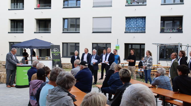 OB Thomas Keck sprach bei der Einweihung des Penta-Quartiers.  FOTO: GWG