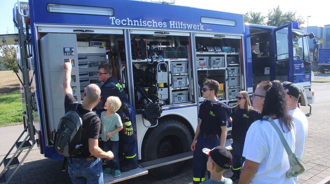Tag der offenen Tür Großes Interesse zeigten Groß und Klein an der Arbeit des THW.