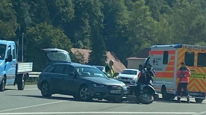 Ein 40-jähriger Motorradfahrer kam bei diesem Unfall in der Nähe von Tübingen zu Fall und wurde dabei leicht verletzt.