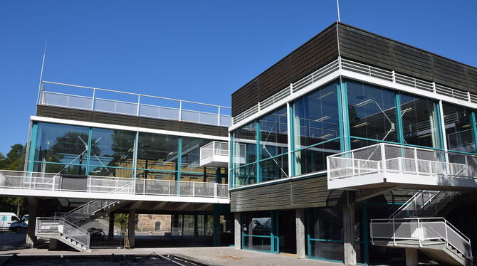 Nach fünf Jahren öffnet die Uni-Mensa Wilhelmstraße wieder ihre Türen. Architektonisch orientiert sich das Gebäude an der Bauhau