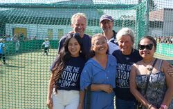 Sie alle teilen die Liebe zum Fußball und zu den Kindern von Mariphil: Jera May, ein ehemaliges Kind aus Mariphil, Gerhard Spris