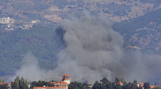 Rauch steigt vom Dorf Khiam nach einem israelischen Luftangriff auf.