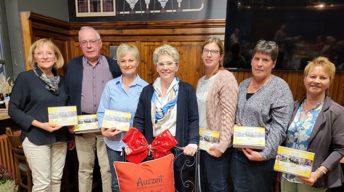 Die Vorstandschaft des Ferienrings mit Gisela Holder, Helmut Heinzmann, Bettina Rudolf, Traudl Brunner, Carolin Holzschuh-Flitsc