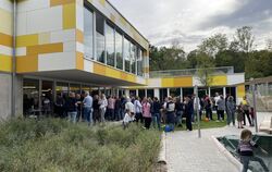 Großer Andrang am Städtischen Kindergarten im Taubbronnenweg: Rund 100 Leute erschienen zur Eröffnung des Neubaus. 