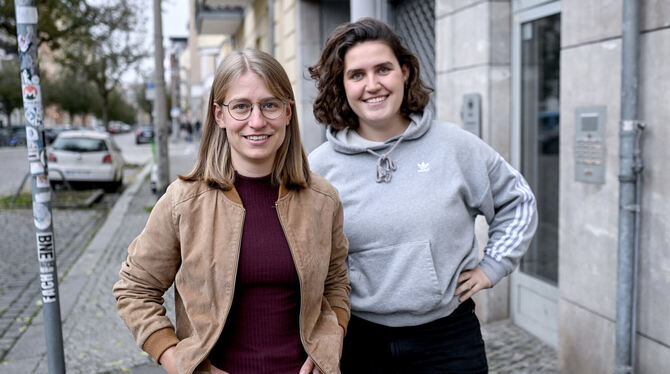 Katharina Stolla (r) und Svenja Appuhn, vom Vorstand der Grünen Jugend, streben die Gründung einer neuen Partei an.