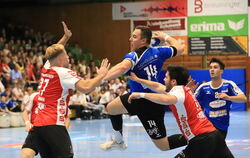 Der Pfullinger Niklas Roth im Spiel gegen den TSV Neuhausen/Filder (links: Luis Sommer). 