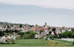 Auf dem Areal der früheren Gärtnerei zeigt diese Visualisierung des Architekturbüros, wie sich das Haus für Flüchtlinge in das O