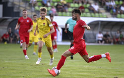 Riccardo Gorgoglione (am Ball) bereitet den ersten Reutlinger Treffer vor und erzielt selbst den zweiten. 