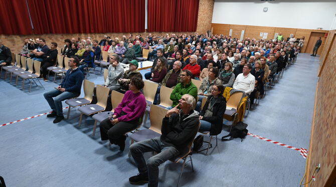 Die Informationsveranstaltung der »Bürgerinitiative Gegenwind« in der Festhalle Mittelstadt ist auf großes Interesse gestoßen.