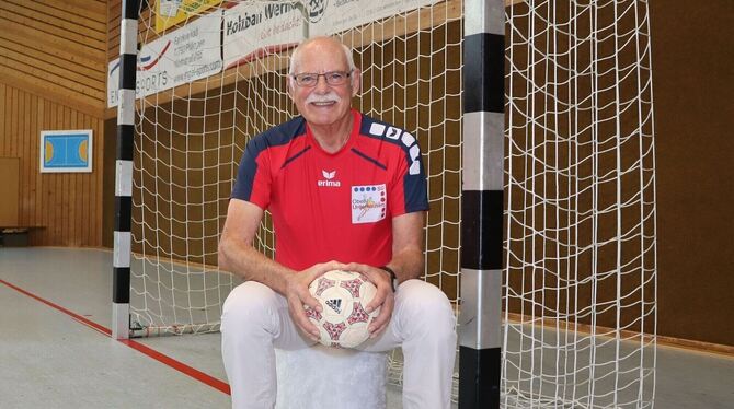 Mister Handball Helmut Gekeler begann sein Engagement im Tor des TSV Oberhausen.