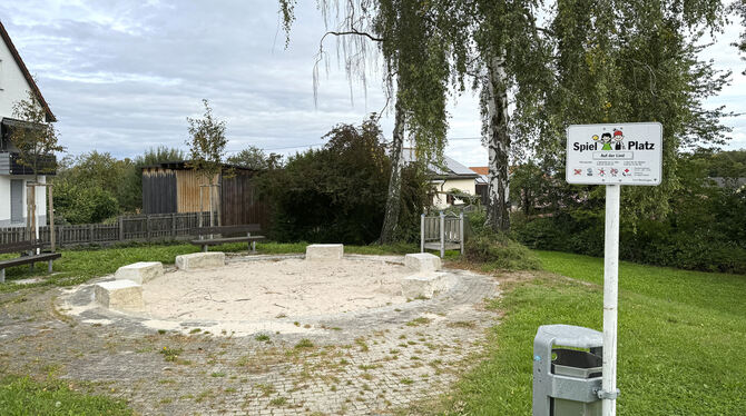 Ein Wasserspiel soll dafür sorgen, dass der Sandkasten auf dem Spielplatz  »Auf der Lind« nicht zum Katzenklo verkommt.