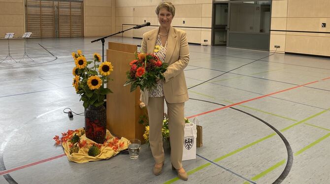 Zur Amtseinsetzung gab es für Nicole Salzmann reichlich Blumen.