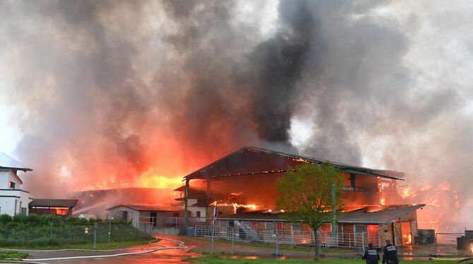 Der Großbrand auf dem Areal der Firma Speidel hielt die Ofterdinger Feuerwehr lange in Atem und wirkt sich noch im Nachhinein au