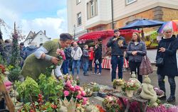 Von Anfang an mit ihrem Blumenstand dabei und bekennender Münsingen-Fan: Floristmeisterin Anne-Kathrin Faiss aus Nürtingen.