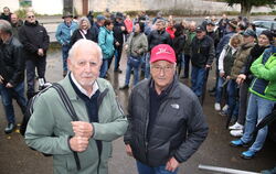 Sie hatten beim Ortsrundgang viel zu erzählen: Die ehemaligen TSV-Vorsitzenden Werner Christner (links) und  Manfred Geckeler.