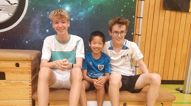 Strahlende Badminton-Asse des PSV Reutlingen: Samuel Seitz, Ruixiang Wang und Mika Lenz (von links) bei den baden-württembergisc