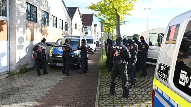 Großeinsatz von Polizei und Zoll in Reutlingen.