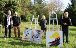 Vier Künstler präsentierten im Turmatelier ihre Werke:  Inge und Klaus Dieterich (von links), Ingrid Wolf und Clemens Fischer.