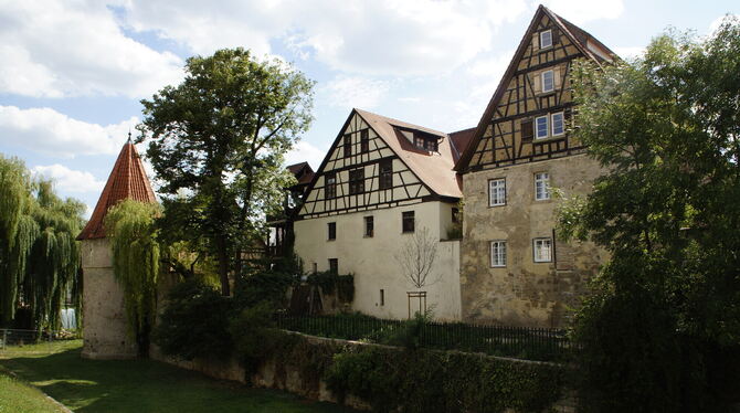 Das Kriminalensemble in Rottenburg ist an die Stadtmauer gebaut. Rechts ist der Amannhof zu sehen. Links daneben befindet sich d