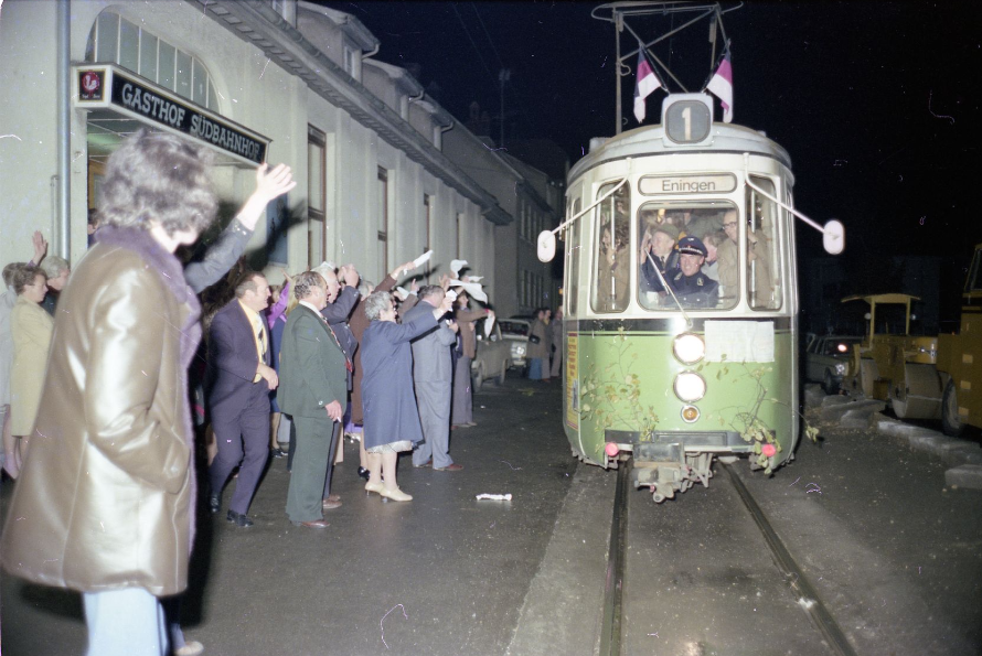 Viele Reutlinger trauern schon seit Tag 1 nach der Einstellung ihrer Straßenbahn am 19. Oktober 1974 der Tram nach - hier verabs