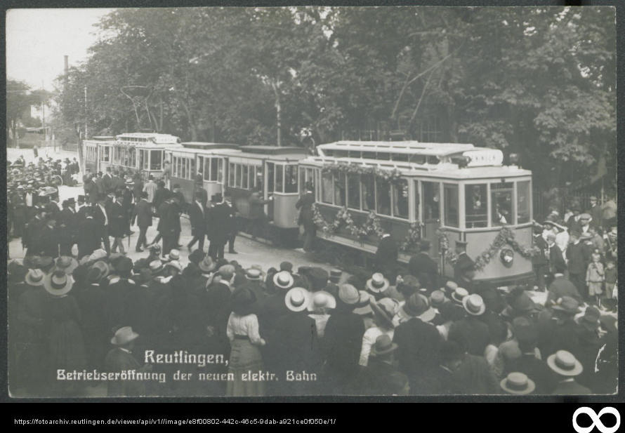 Ein Bild aus den erfolgreichen Frühzeiten der Bahn zwischen Eningen und Reutlingen: Betriebseröffnung der neuen elektrischen Bah