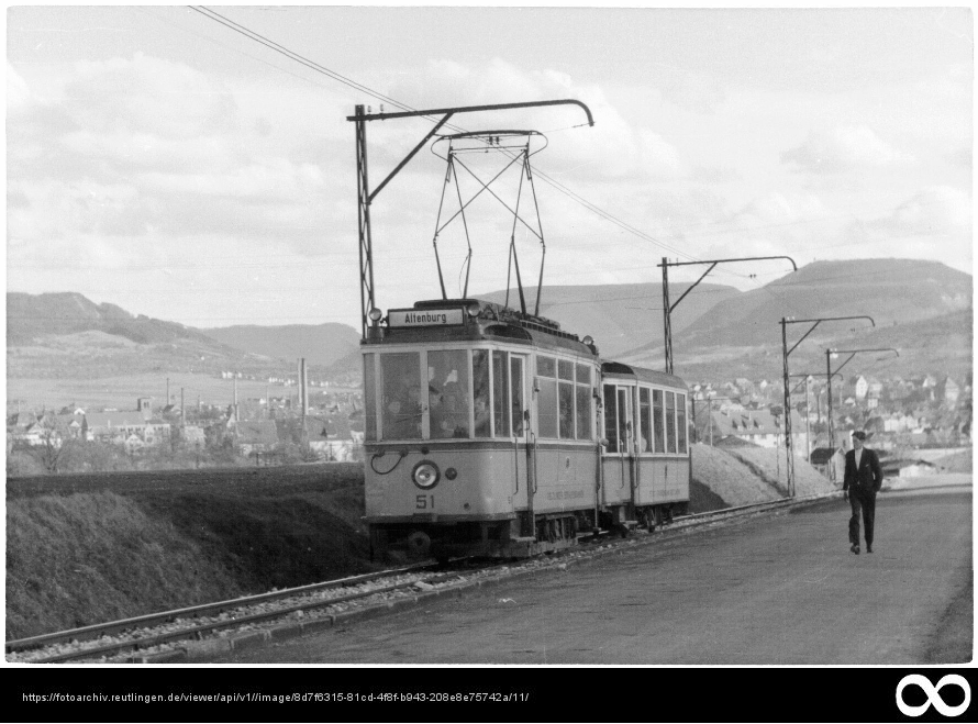 Von 1926 bis 1970 verband Linie 3 Eningen, Pfullingen und Reutlingen mit Altenburg. Das Foto entstand im Oktober 1946 in der Rom