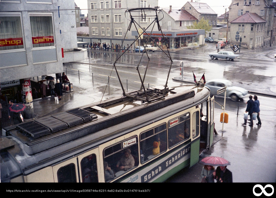 Eine der letzten Fahrten der Reutlinger Straßenbahn am 19. Oktober 1974. Die Linie 1 endete damals schon in der Unteren Wilhelms