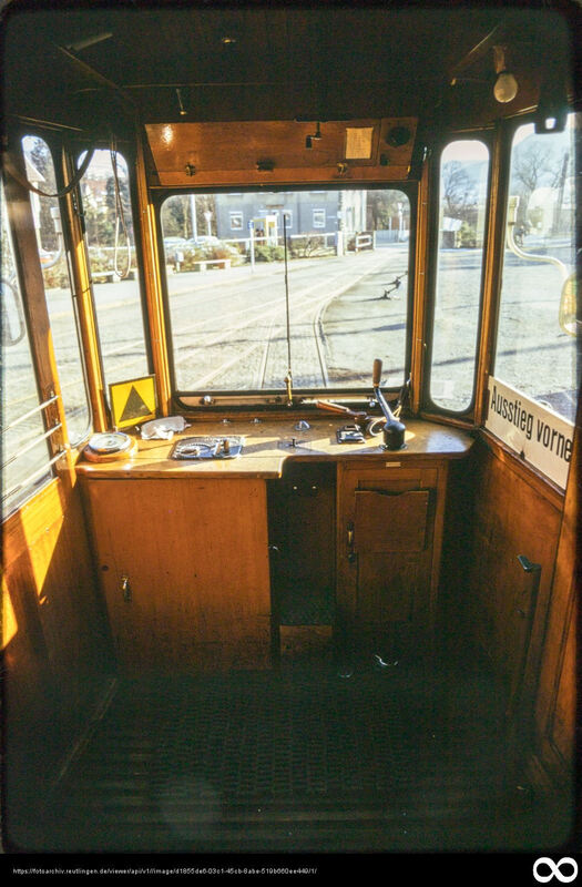 Straba1975März-Innenaufnahme Fahrerstand TW 35 auf Strecke Bf. Eningen – Weberei-c-StArchRT-S 101-Nr8466