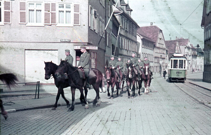 StraBaMärz1940-BeritteneSoldatenidAlbstr-c-StadtarchivRT-S 105-34-Nr79