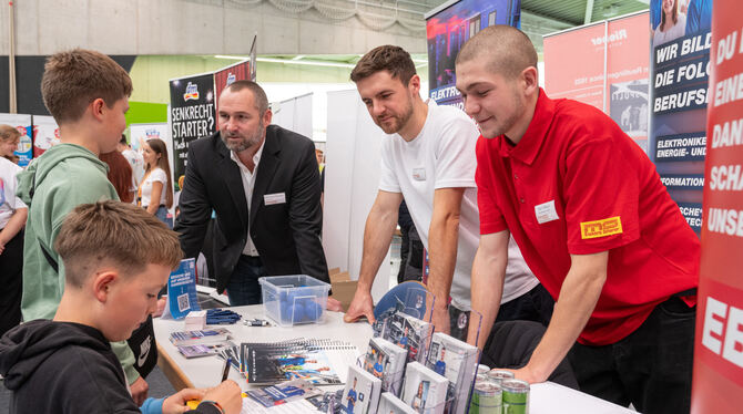 Elektro-Fachmann werden? Nichts leichter als das. Bei der SAM kommen Ausbildungsbetriebe wie hier Elektro Scherer und die Fachkr