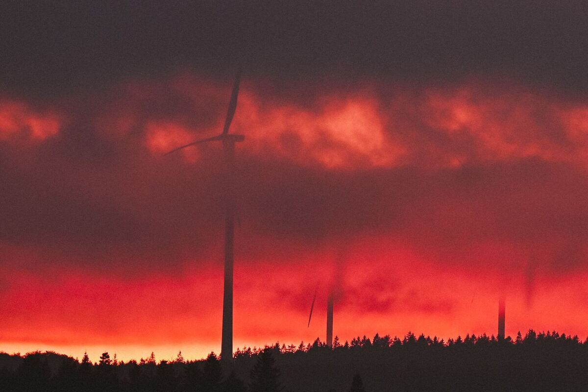 Feuerroter Abendhimmel in Baden-Württemberg