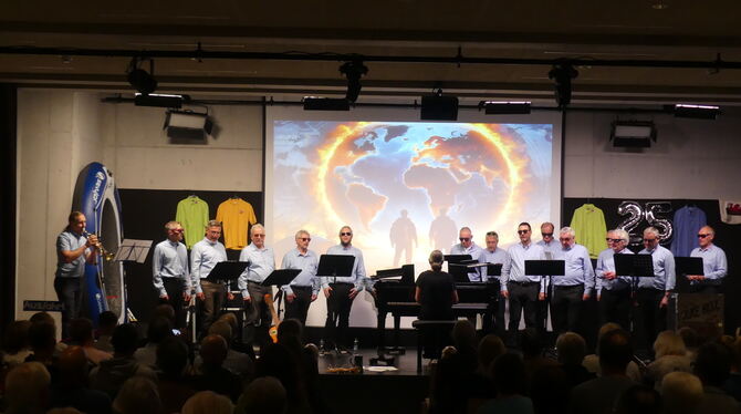 Der Männerchor JukeBox brachte gute Laune nach Pfullingen.