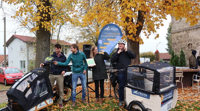 Die neuen Lastenfahrräder präsentierten (von links) Leader-Manager Hannes Bartholl, Thomas Heinlin und Sina Freudigmann (FafrE)