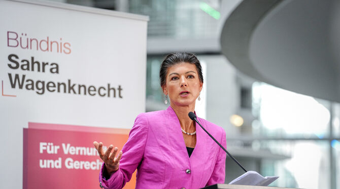 Sahra Wagenknecht (BSW) fordert von der Thüringer CDU, sich von Parteichef Friedrich Merz zu distanzieren.