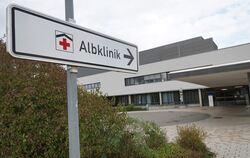 Wenn der Hausarzt zu hat, gehen Patienten bisher in die Notfallpraxis in der Albklinik. Nun plant die Kassenärztliche Vereinigun