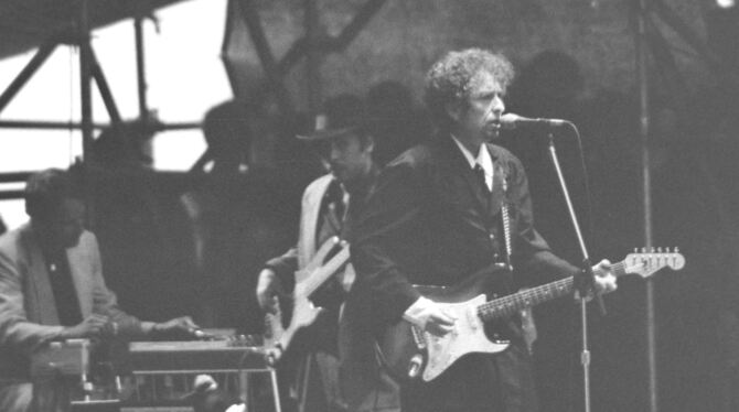 Bob Dylan vor dreißig Jahren in Balingen. Damals durfte man ihn noch fotografieren, beim Konzert in Stuttgart am Montagabend gab