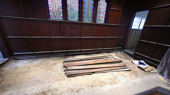 Ausnahmezustand: Der Altarbereich in Reichenecks Dorfkirche ist derzeit eine Baustelle.