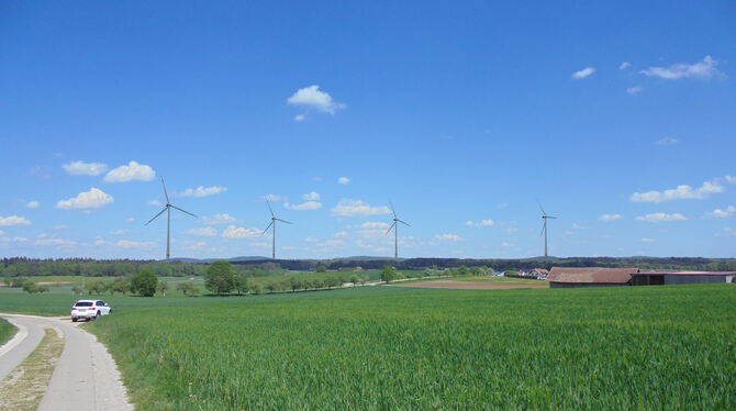 In Hengen entstehen vier Windräder. Diese Visualsierung zeigt den Blick Richtung Nordosten auf dem Weg vom Wasserhochbehälter zu