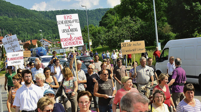 2010 gingen die Lichtensteiner für den Neubau des Albaufstiegs der B 312 auf die Straße. Heute befürchtet die Initiative, die da