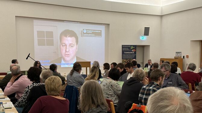 Gut besucht war die Bezirkssynode des Kirchenbezirks Bad Urach-Münsingen. Von Oberkirchenrat Christian Schuler gab es einen Vide