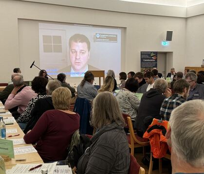 Gut besucht war die Bezirkssynode des Kirchenbezirks Bad Urach-Münsingen. Von Oberkirchenrat Christian Schuler gab es einen Vide