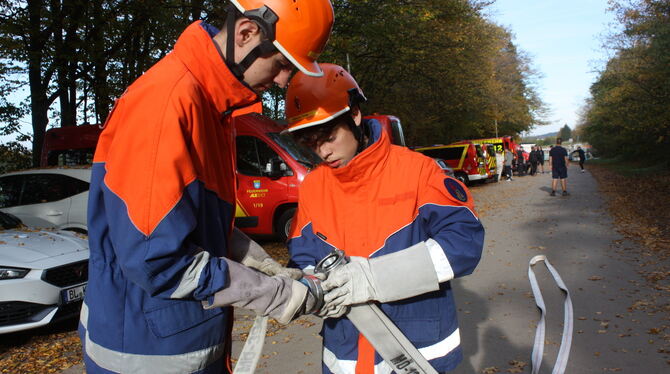 Konstantin Frank (links) und Salvador Seiler von der Mössinger Jugendfeuerwehr.