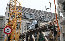 Das Fachwerk für den Neubau an der Oberamteistraße Nummer 34 ist schon ziemlich weit gediehen.