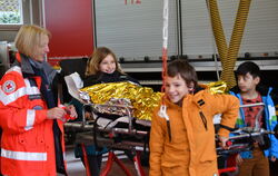 Viertklässler der Gottlieb-Rühle-Grundschule am landesweiten »Helfertag«. FOTO: SCHERTLIN