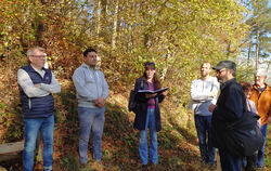 Bürgermeister Mike Münzing (links), Hans-Peter Engelhart, Regina Hintzenstern, Yannik Krebs und Reinhard Krehl bei der Eröffnung