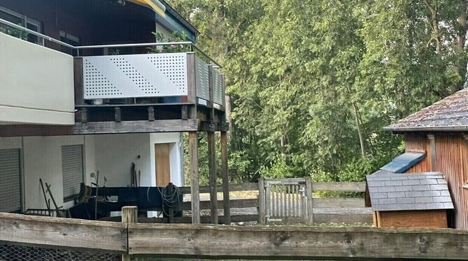 In diesem Garten ließ im Sommer der Eindringling seine Handschuhe liegen.