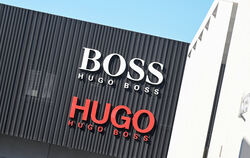 Das Logo des Modekonzerns Hugo Boss, aufgenommen  in Metzingen.  Foto: Weissbrod/dpa