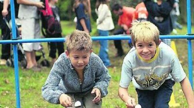 Volle Konzentration beim Abschluss-Spurt im Ferienprogramm. Ob beim Eierlaufen oder den vielen anderen Aktivitäten im Wasenwald: Die Ferienkinder waren mit Feuereifer dabei.
FOTO: TRINKHAUS