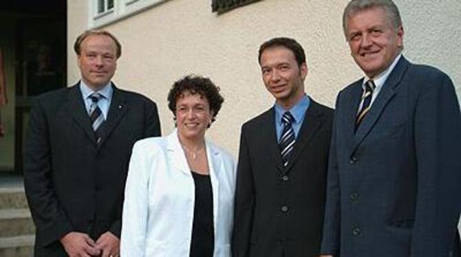 Starke liberale Troika um Pascal Kober (zweiter von rechts): Generalsekretär Dirk Niebel, Landesvorsitzende Birgit Homburger und Wirtschaftsminister Ernst Pfister.
FOTO: TRINKHAUS